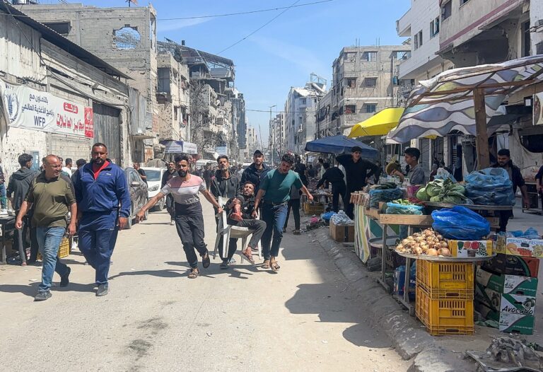 Izraelské nálety na školu a trh v Gaze si vyžiadali najmenej 38 mŕtvych