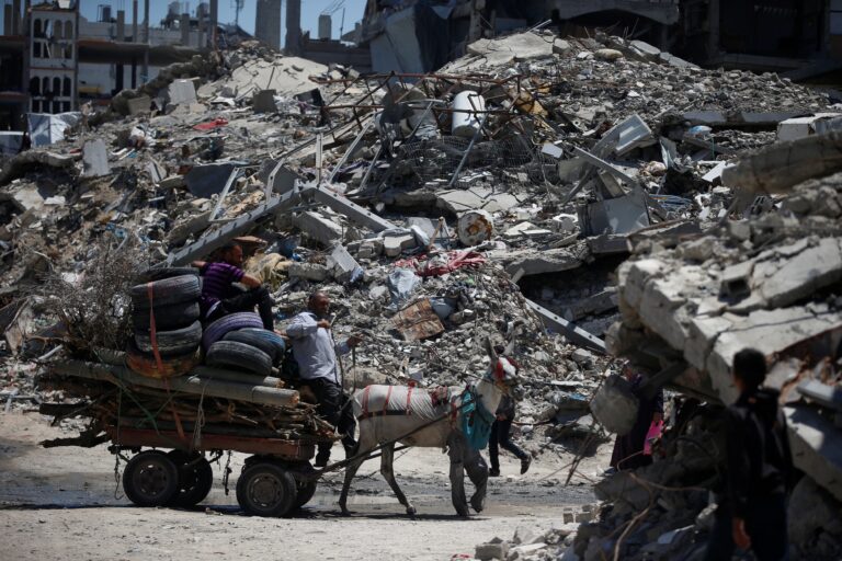 V Gaze zostáva 57 rukojemníkov, izraelská verejnosť žiada ich návrat