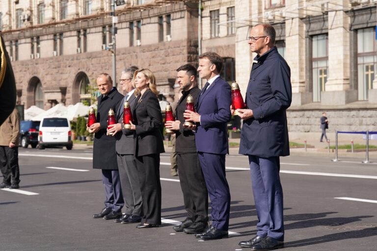 Lídri štyroch krajín si v Kyjeve uctili obete a volajú po mierových rokovaniach
