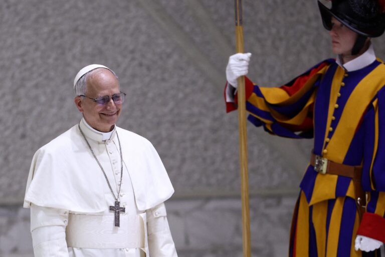 Pápež vyzval na ukončenie vojny slov a prepustenie väznených novinárov