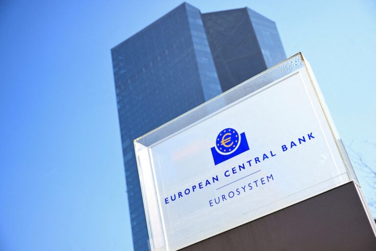 Inflácia v eurozóne sa ustáli okolo cieľových dvoch percent, tvrdí ECB