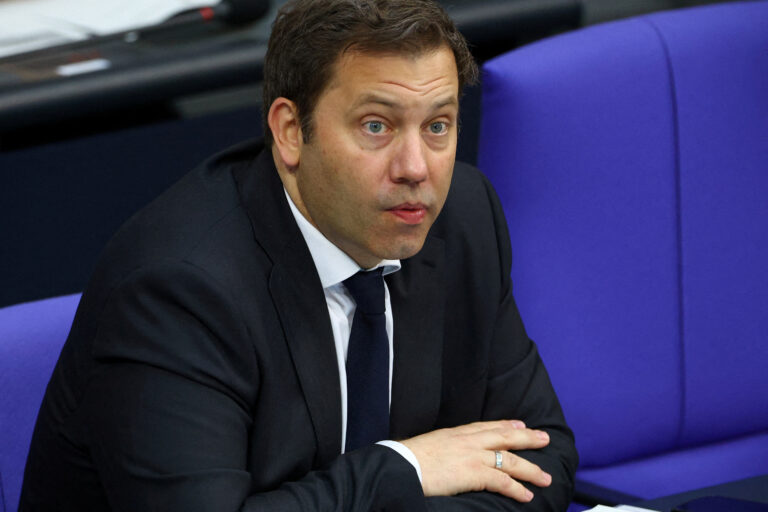 Klingbeil bude v USA rokovať o kvótach na oceľ a hliník pre Európsku úniu