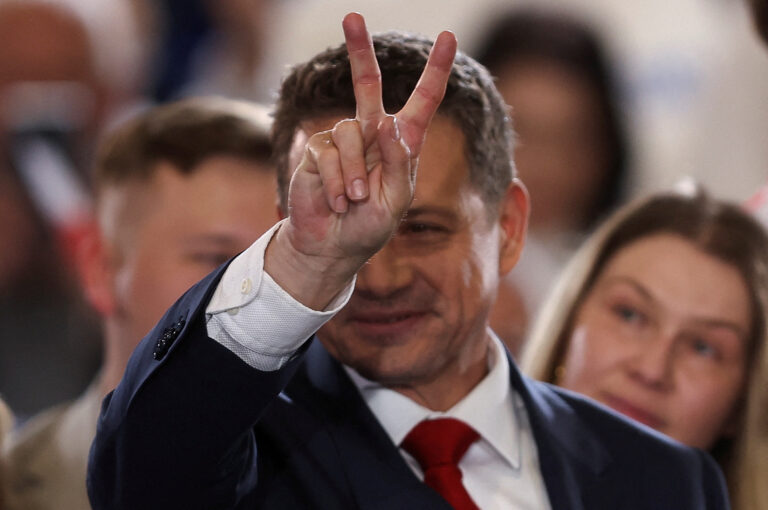 Zelenskyj a Trzaskowski zagratulovali Nawrockému k víťazstvu vo voľbách