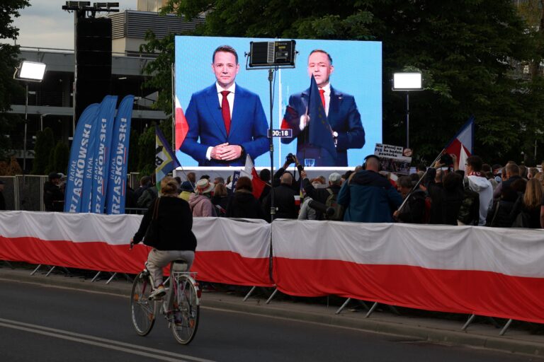 Trzaskowski a Nawrocki. Foto: REUTERS/Kacper Pempel