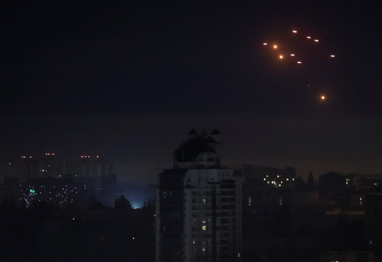 Ruská a ukrajinská obrana v noci zlikvidovali desiatky dronov