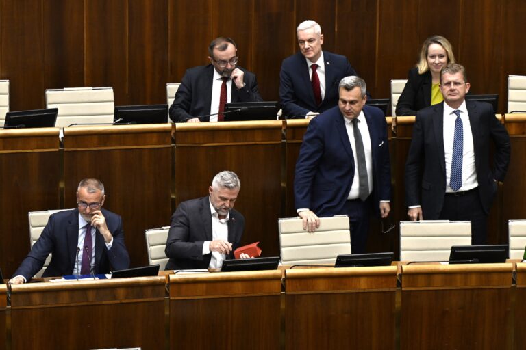 Vláda zvažuje rozšírenie kurzarbeitu aj na americké clá