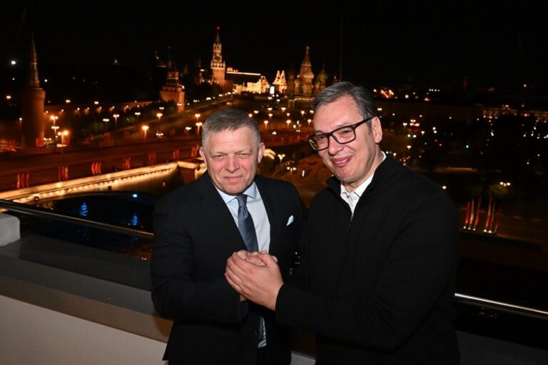 Štandard - Fico a Vučič sa stretli v Moskve na oslavách konca druhej  svetovej vojny