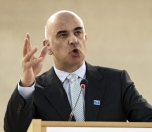 Nadnárodná chobotnica. Štrasburský úradník karhá európskych premiérov