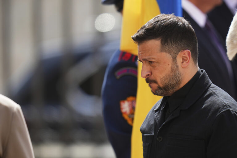 Zelenskyj hovoril s pápežom Levom XIV., pozval ho na návštevu Ukrajiny