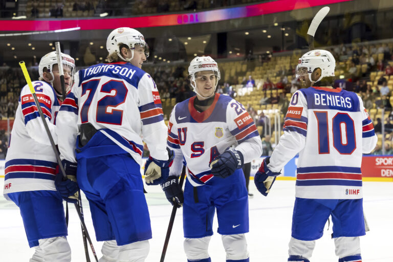 Kazachstan - USA 1:6 v B-skupine, favorit sa rozbehol v druhej tretine