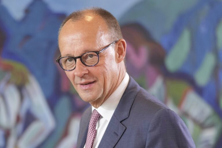 Rana pre Merza: Berlín chce vyhostenie migrantov obhájiť pred Súdnym dvorom EÚ