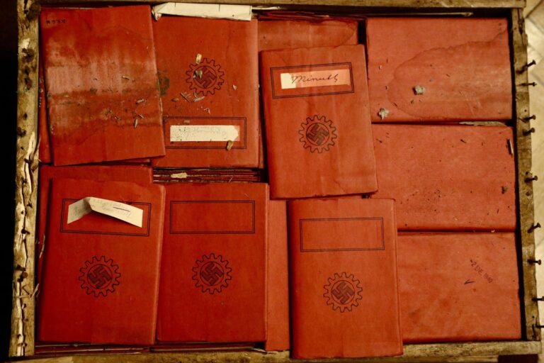 V suteréne Najvyššieho súdu v Argentíne objavili krabice s nacistickým materiálom