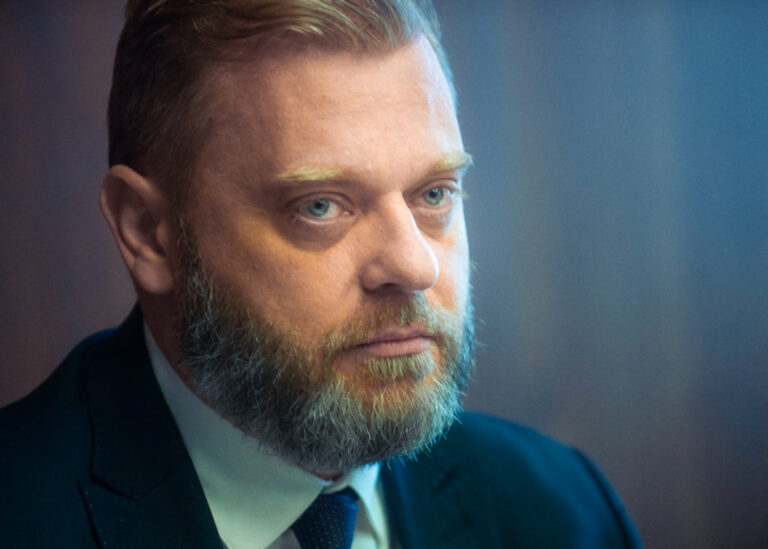 SaS: Štát nemá kupovať luxusné autá za milióny v čase šetrenia