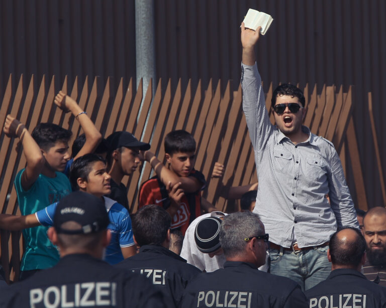 Mladí demonštranti. Berlín, Nemecko. Foto: Sean Gallup/Getty Images