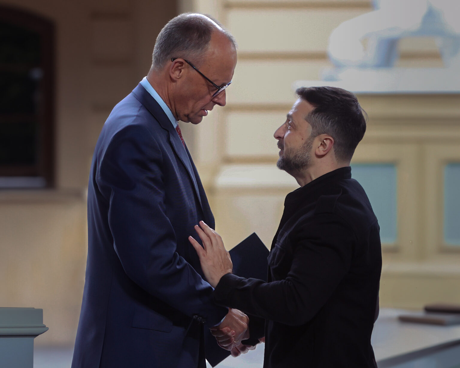 Friedrich Merz a Volodymyr Zelenskyj. Foto: Viktor Kovalchuk/Global Images Ukraine via Getty Images