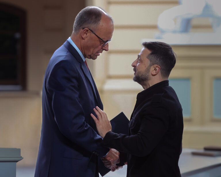 Friedrich Merz a Volodymyr Zelenskyj. Foto: Viktor Kovalchuk/Global Images Ukraine via Getty Images