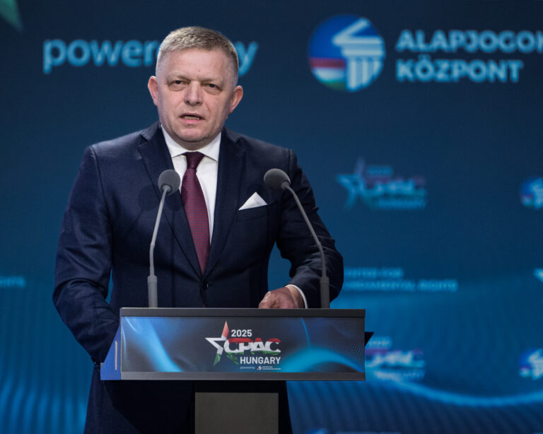 Robert Fico počas prejavu na konferencii konzervatívnej politickej akcie CPAC Hungary v Budapešti 29. mája 2025. Foto: DUNA/MTI/Zsolt Szigetvary/TASR