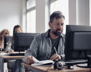 Štát spustí vzdelávanie dospelých po novom. Drucker: Dôležité sú schopnosti, nielen titul