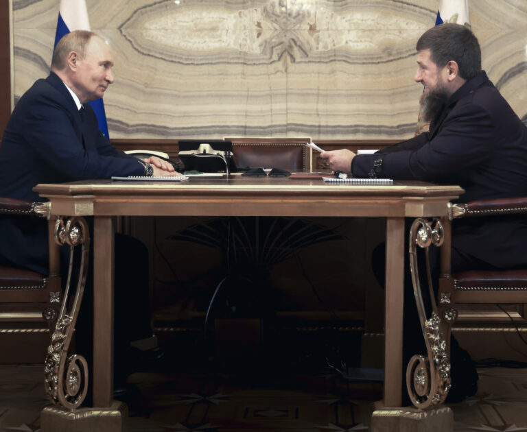 Vladimir Putin a Ramzan Kadyrov. Foto: Vyacheslav Prokofyev/Kremlin Poo / Zuma Press / Profimedia