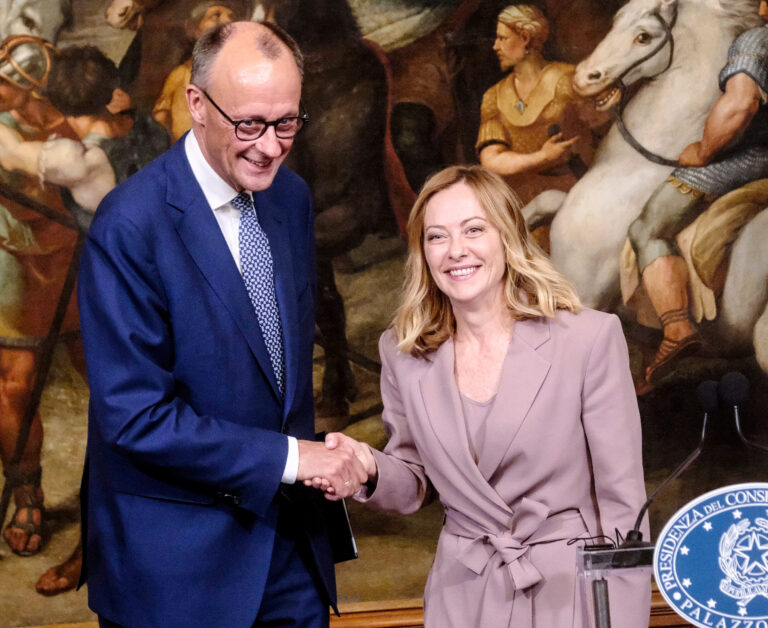 Giorgia Meloniová (vpravo) s Friedrichom Merzom. Foto: Mauro Scrobogna/LaPresse cez AP