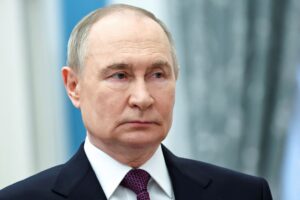 Rusko začalo vytvárať nárazníkovú zónu na hraniciach s Ukrajinou, oznámil Putin