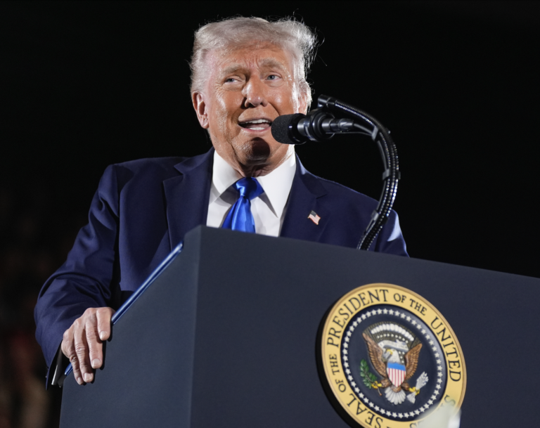 Trumpovo rozhodnutie umlčalo Hlas Ameriky, súd zatiaľ obnovu nepovolil