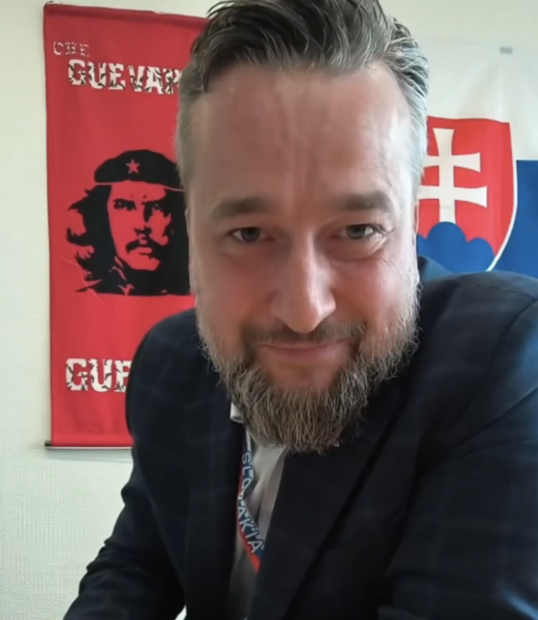 Blaha hrozil Mete odškodným v miliónoch, povolili mu návrat na facebook