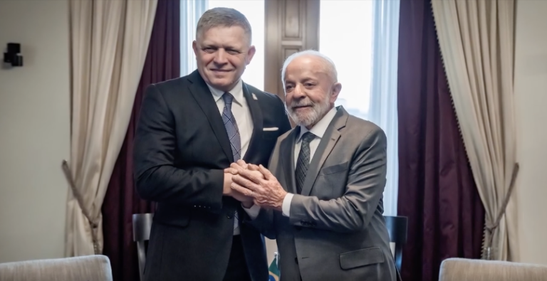 Fico rokoval s Lulom o jadrovej energii, obrane a pozval ho na Slovensko