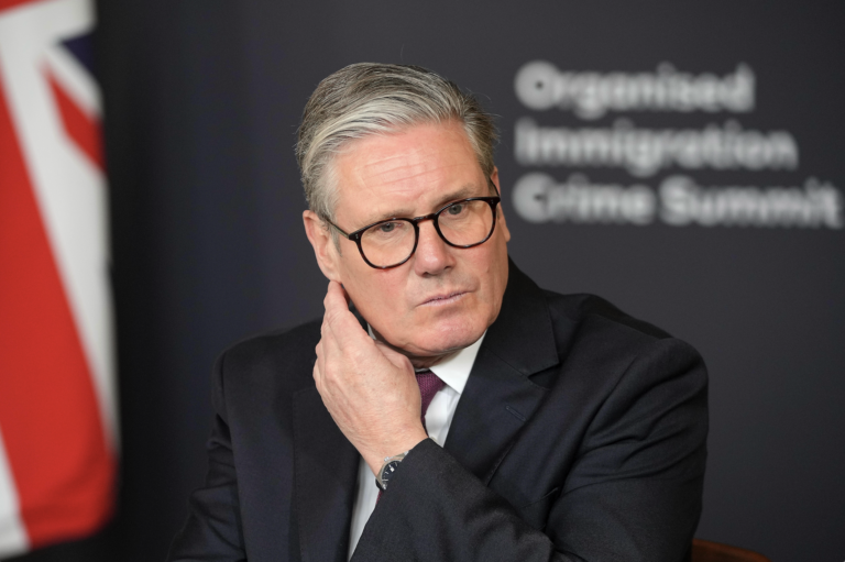 Starmer bude v Škótsku tlačiť na Trumpa, chce prímerie v Gaze