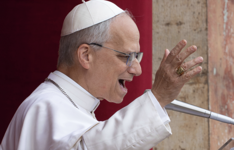 Umelá inteligencia a deti? Pápež upozorňuje na riziká a ilúzie