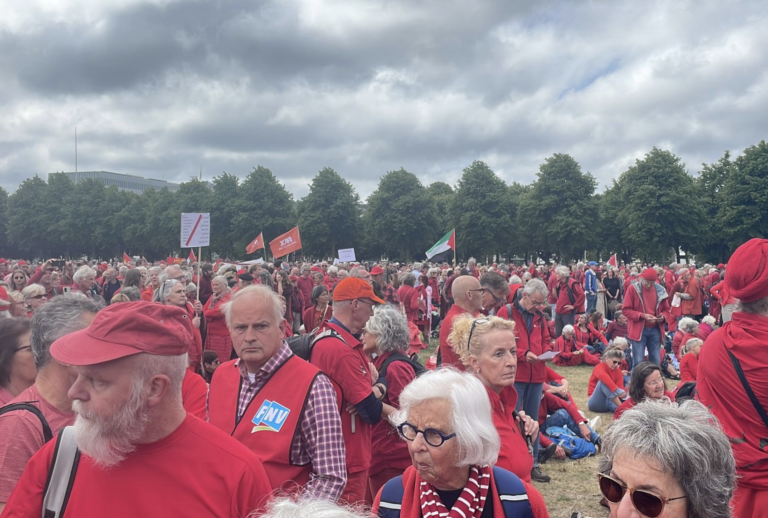 V Haagu protestovali desaťtisíce ľudí proti vojne v Gaze a pasivite tamojšej vlády