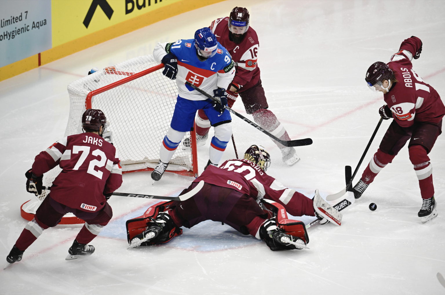 Zápas Slovensko - Lotyšsko na MS v ľadovom hokeji 2025. Foto: Anders Wiklund/TT/AP