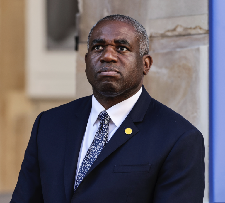 Británia pohrozila Izraelu sankciami, ak nepristúpi na prímerie v Gaze