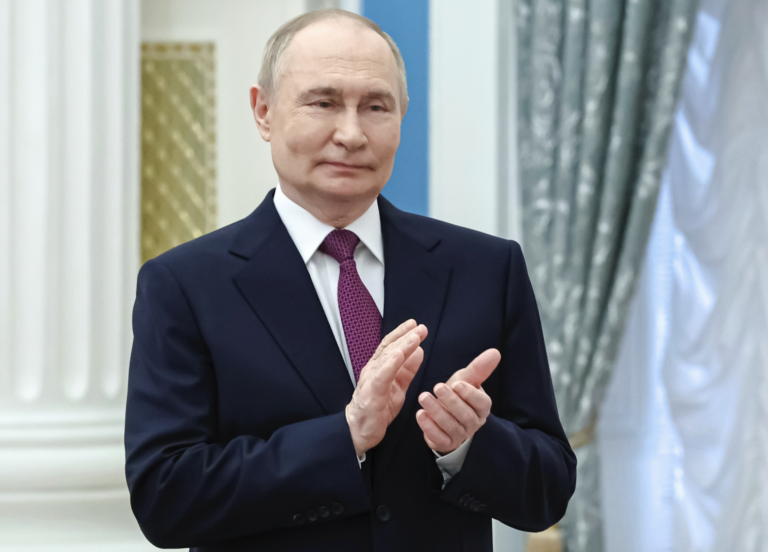 Putin: Export zbraní rastie, vojenské zásoby však ostávajú prvoradé