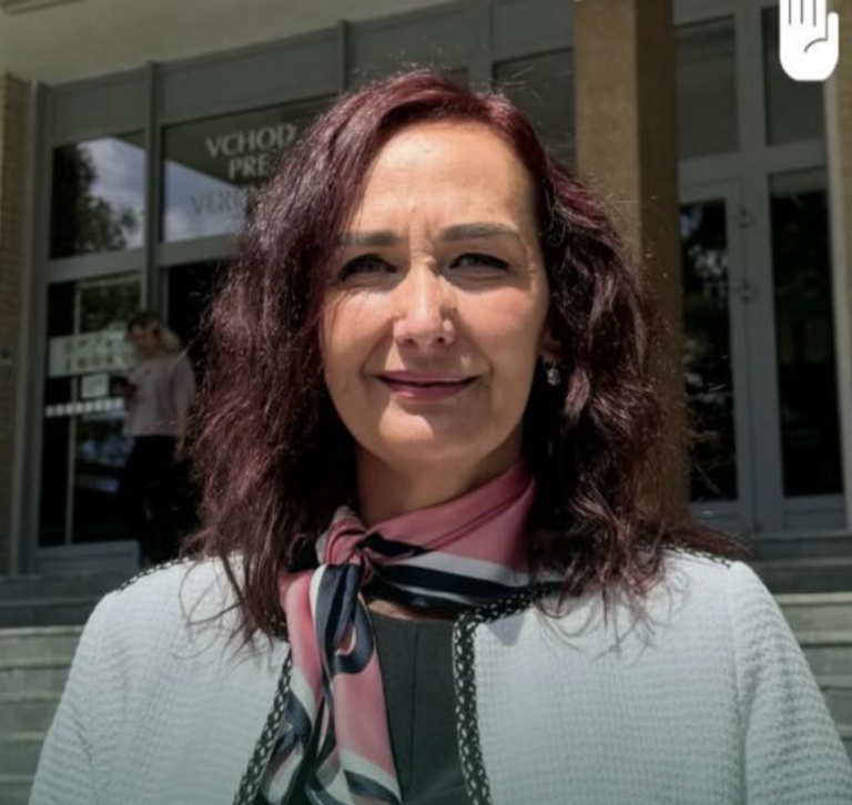 Oznámila pochybný tender, vyhodili ju. Na prácu čaká napriek rozsudku súdu