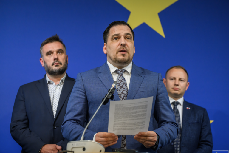 Europoslanci-kontrolóri odchádzajú zo Slovenska s obavami, sankcie zatiaľ nehrozia