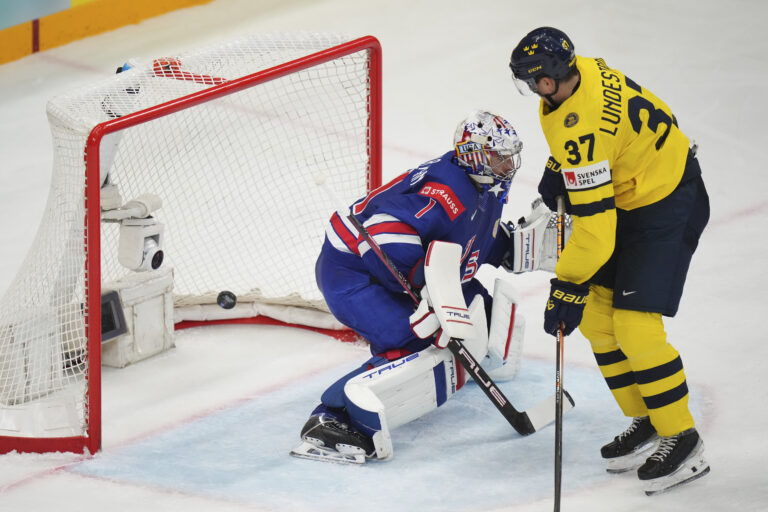 USA sú vo finále MS po 65 rokoch, v semifinále porazili Švédsko