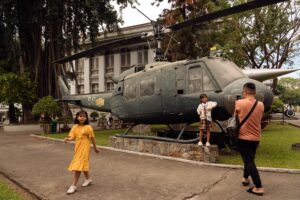 Medzi otvorenosťou a kontrolou. Vietnam v pohybe a v tieni vojny