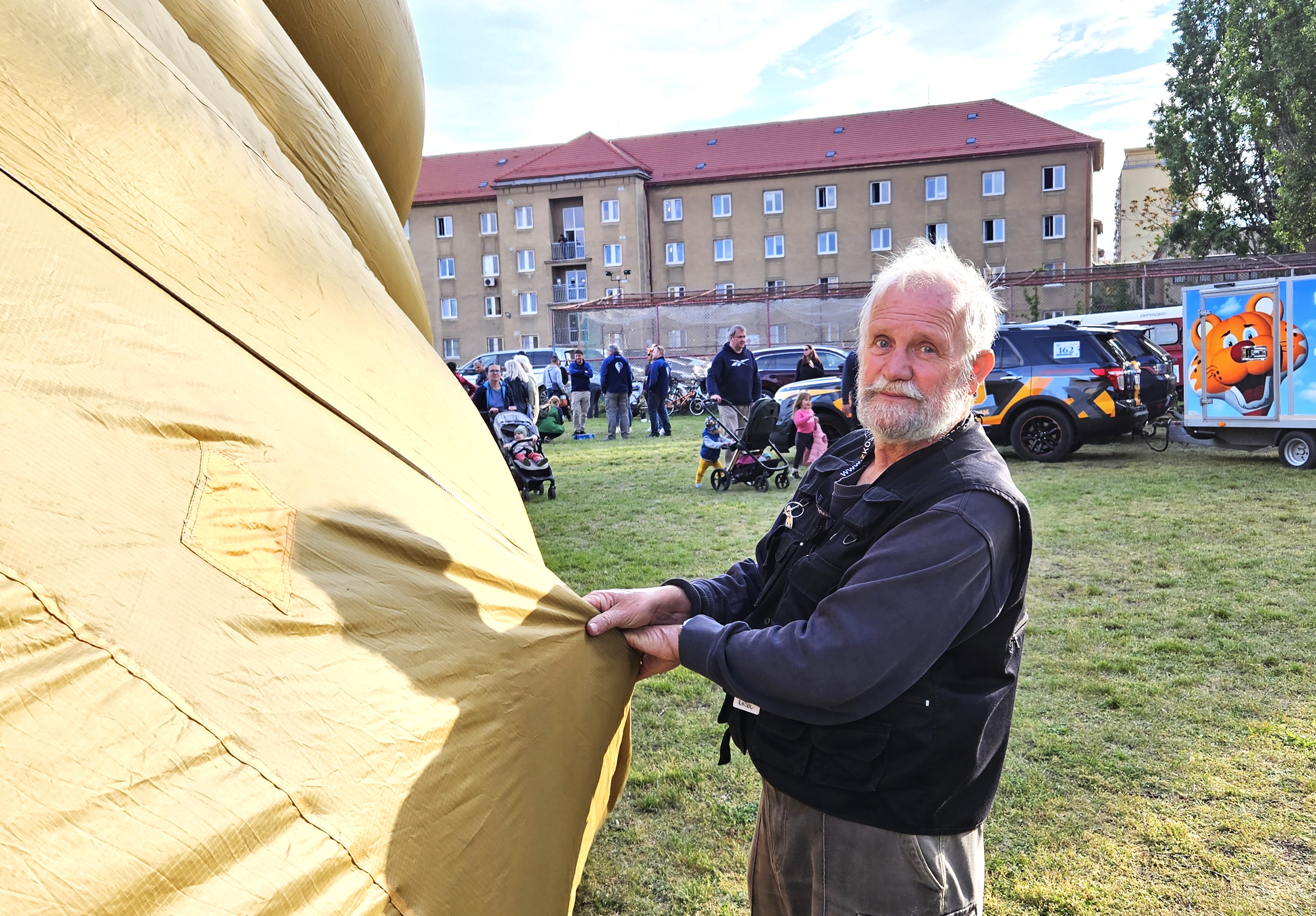 Pilot Vrána: Ak podceníte počasie, máte problém, balón sa v búrke roztrhne