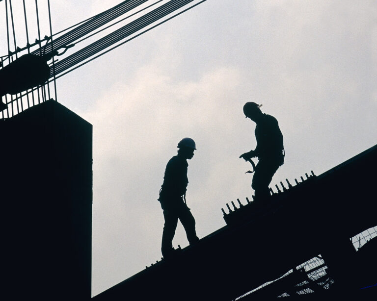 Stavebná produkcia v apríli klesla, za štyri mesiace je však v pluse