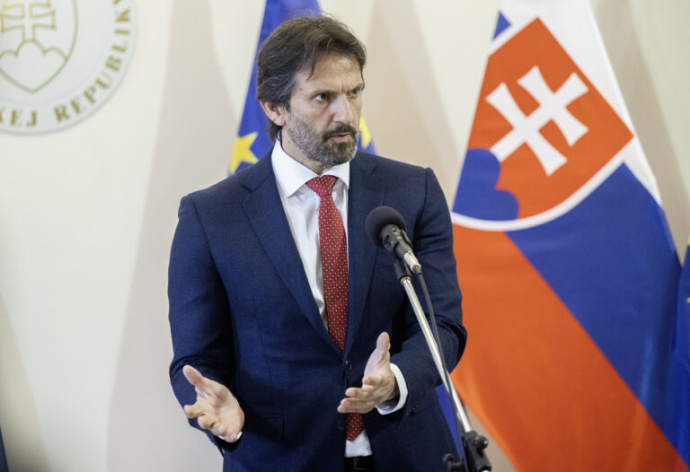 Kaliňák: Prokurátor sa mýli, v roku 2022 lietalo osem migov