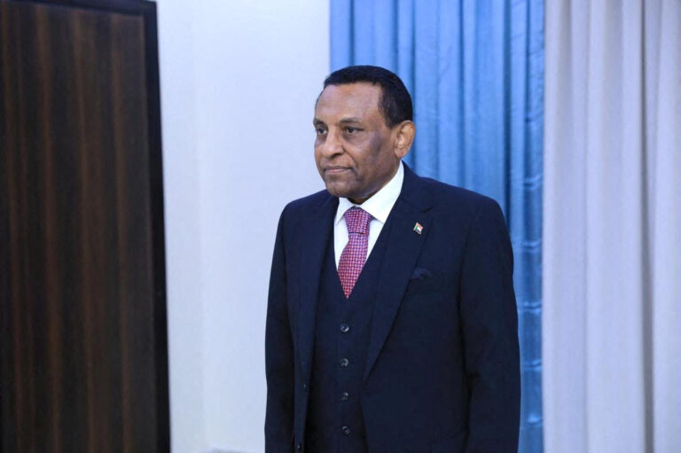 Nový premiér Sudánu zrušil dočasnú vládu, plánuje obnovu krajiny