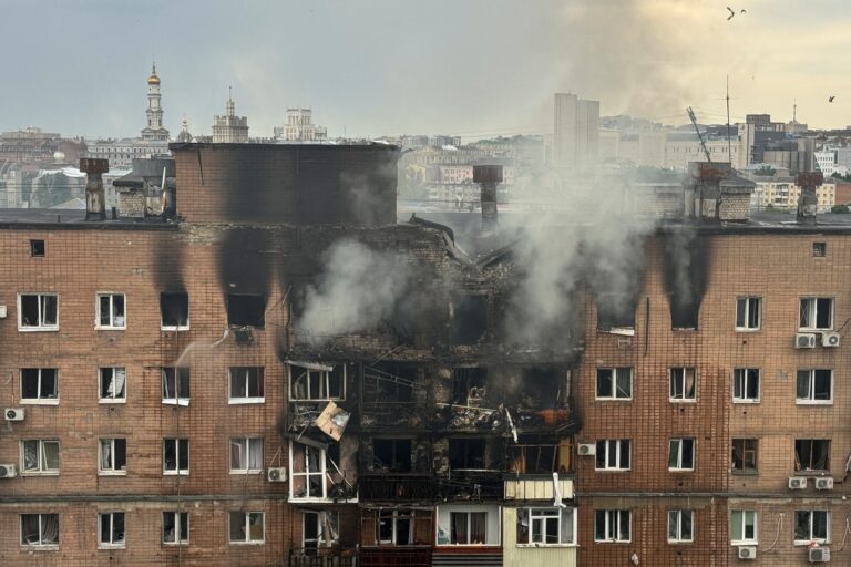 Rusi útočia na Charkov novými dronmi, sú odolné voči rušeniu
