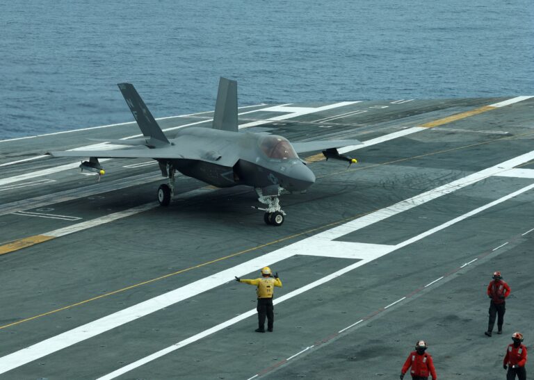 Švajčiarsko zvažuje zrušiť nákup F-35 po Trumpových clách