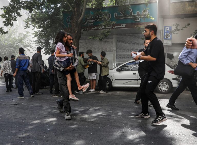 Irán po bojoch s Izraelom chystá pohreby veliteľov a jadrových vedcov