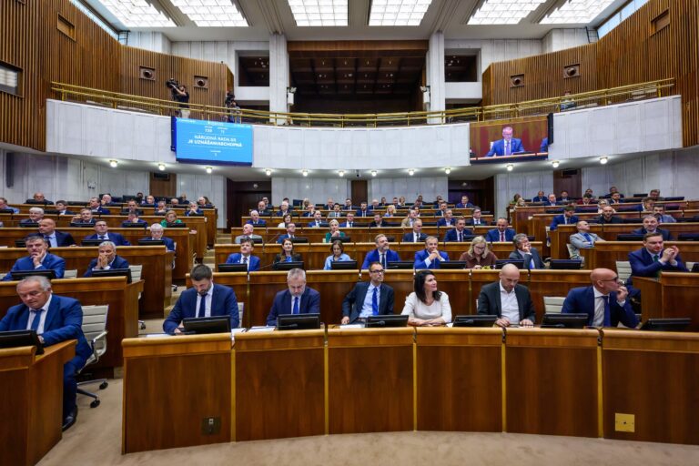 Smer: Zmeny v transakčnej dani budú schválené až v septembri