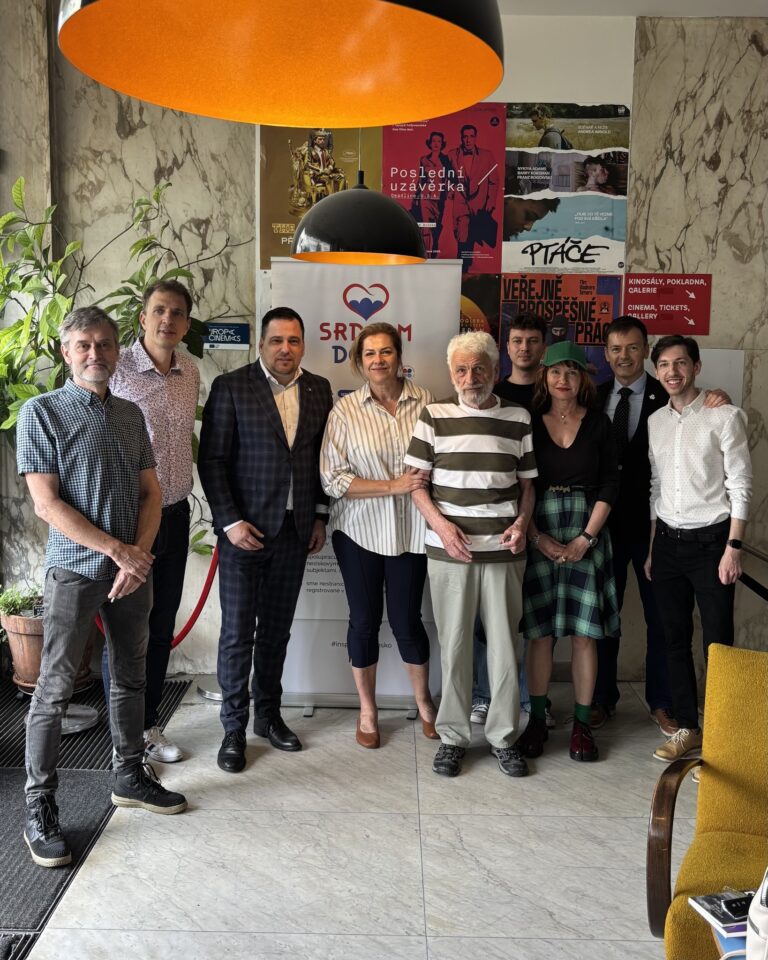 Slováci z iniciatívy Pražská kaviareň vyjadrili podporu Zdechovskému