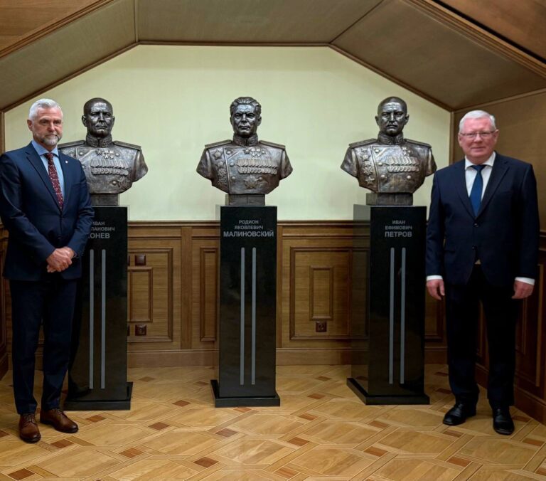 Gašpar slávnostne odhalil busty sovietskych maršalov na ruskej ambasáde