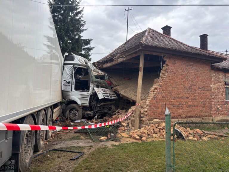 Dievča spalo, keď kamión prerazil stenu ich domu. Šoféroval Slovák