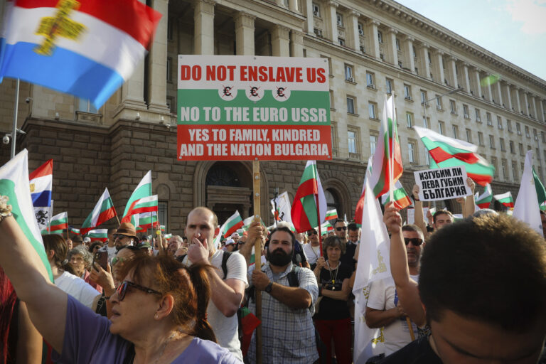 Tisíce Bulharov protestovali proti prijatiu eura. Žiadajú referendum o novej mene